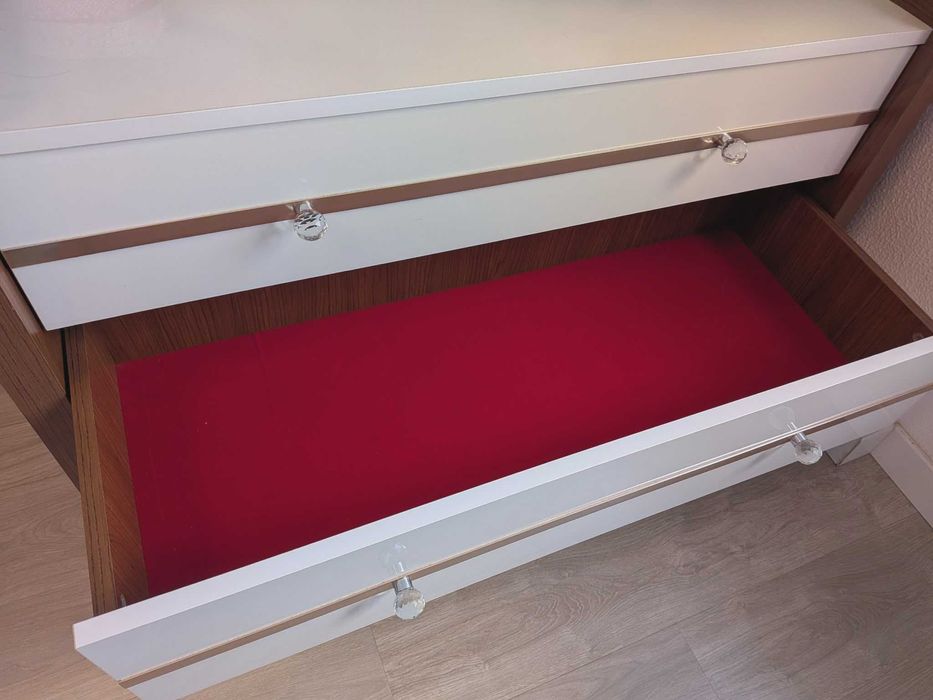 Comoda 3 gavetas, medidas (cm): L110 * A84 * P50