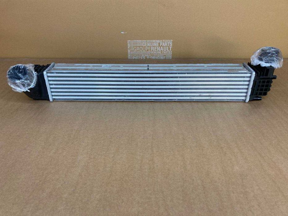 Радіатор інтеркуллер на Renault Megane 3 Scenic 3 / Grand Scenic 3