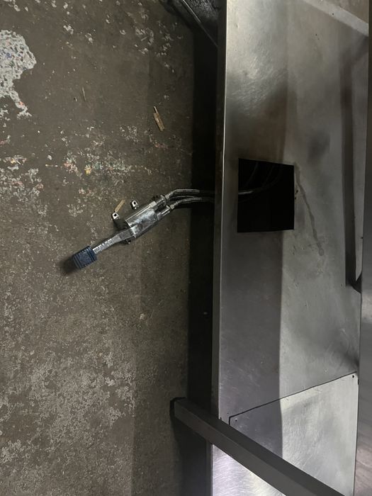 Escaparate em inox com pedal pio duplo e sauda de detritos