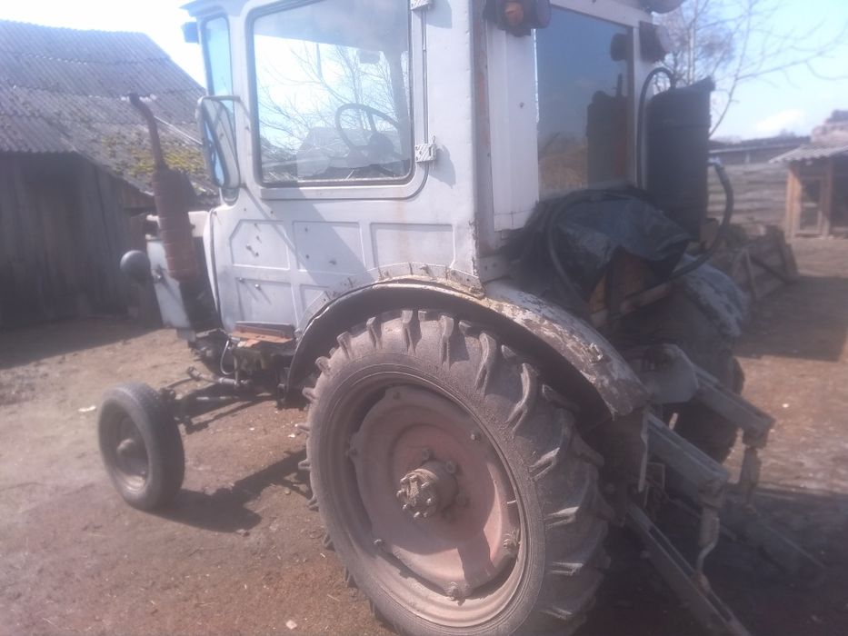 Саморобний трактор торг присутній