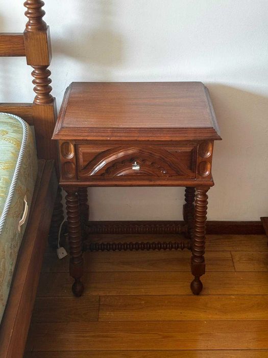 Quarto completo em madeira