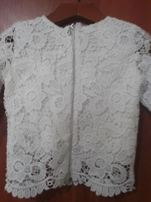 Две очень красивые школьные блузки плюс юбочка в подарок