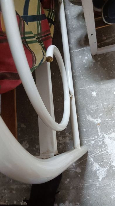 Cama de casal em ferro com estrado e colchão