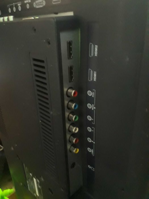 Продам телевизор BRAVIS LED-32E30B на запчасти