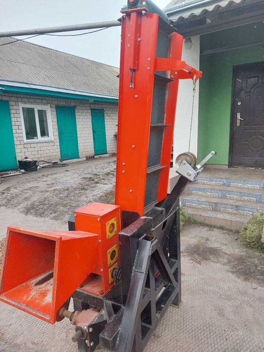 Подрiбнювач гiлок на трактор. Шкiв-120 з транспортером (+запаснi ножi)