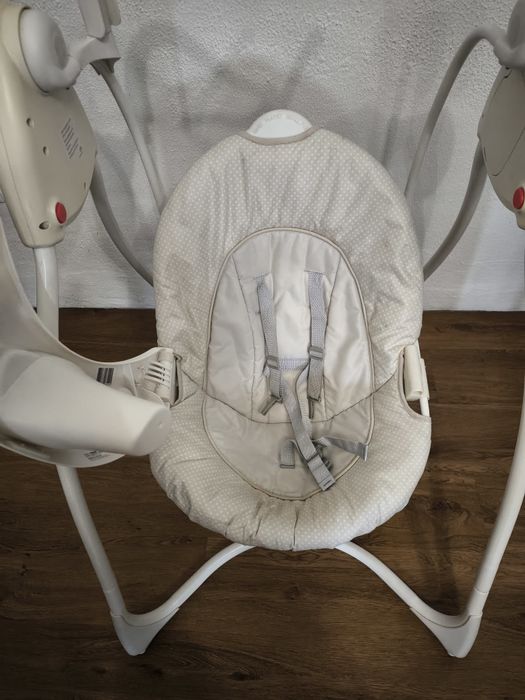Cadeira de baloiço/espreguiçadeira para bebé 
Marca: Graco
Possui 6