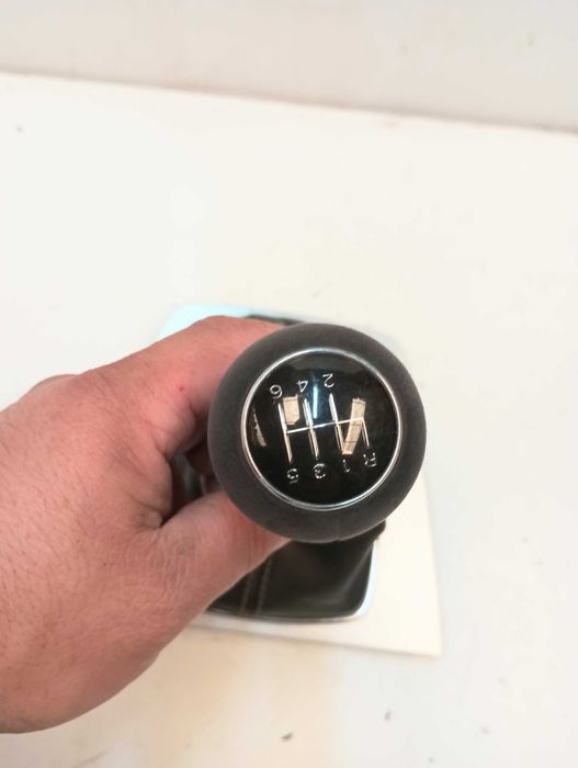 Manete de Mudanças 6 Veloc. com Aro Audi A4 B6 B7 Ref: 8E0864261