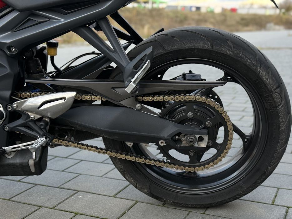 Triumph street triple 675 (2015)
