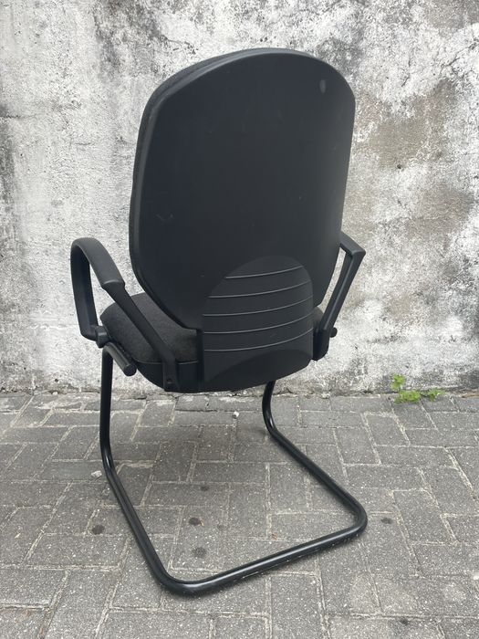 Cadeira de escritório preta