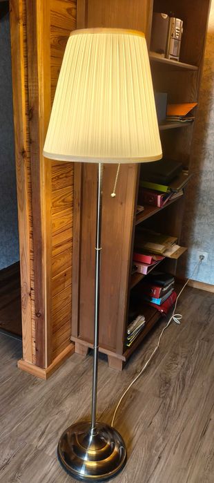 Candeeiro de pé alto