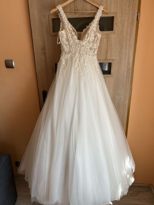 Zjawiskowa suknia ślubna + welon z kryształkami
