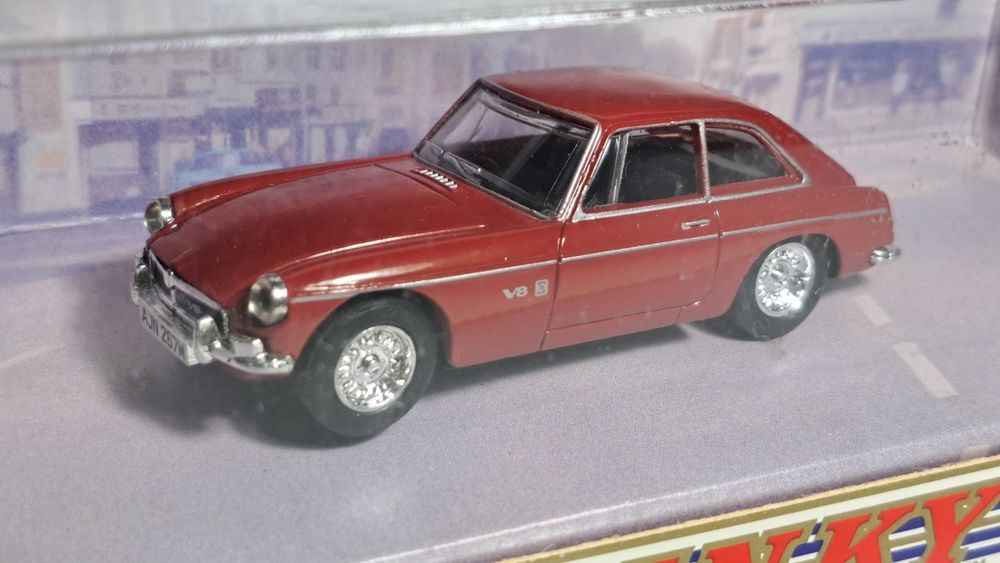 Dinky Matchbox 1973 MGB gt V8