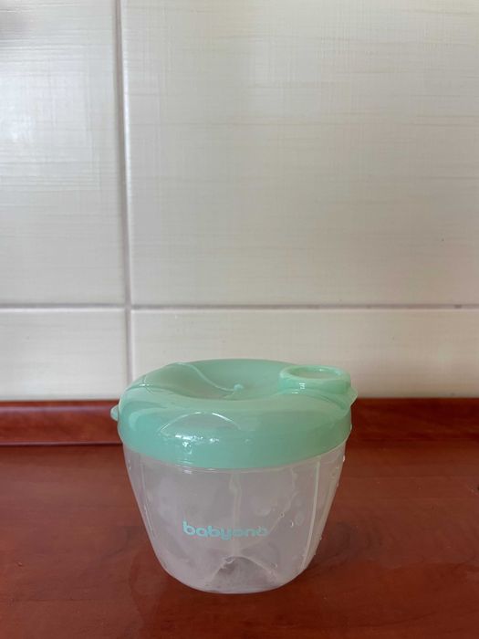 Pojemnik na mleko modyfikowane