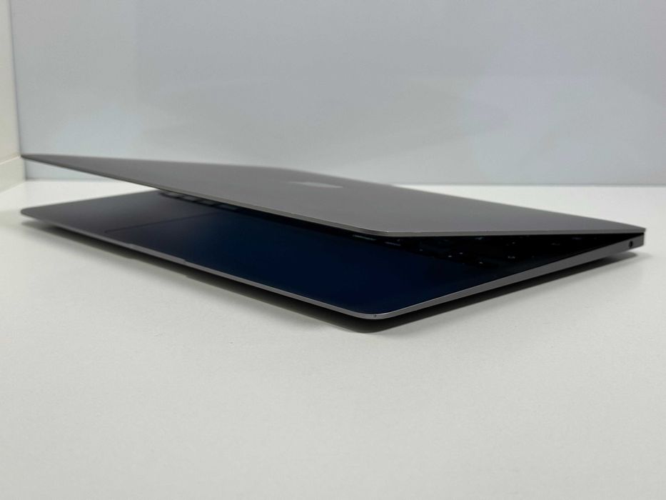MacBook Air 13 2020 M1 88% Kondycji 8GB RAM 256GB SSD Gwarancja