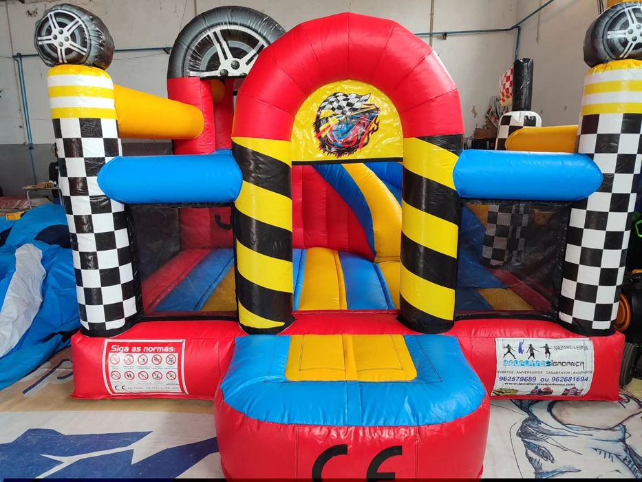 Aluguer de insufláveis.