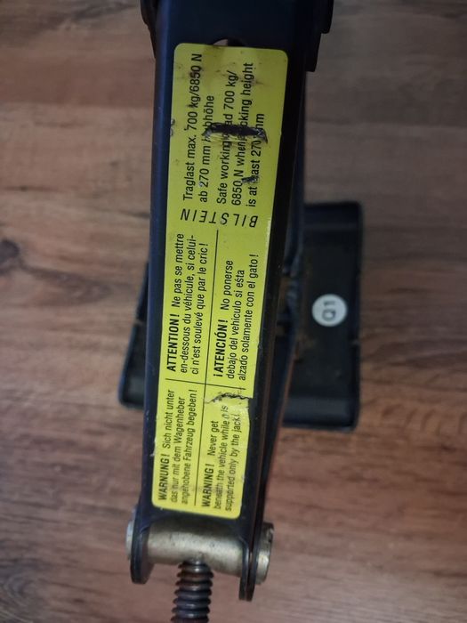 Lewarek podnośnik 700kg,  marki Mercedes