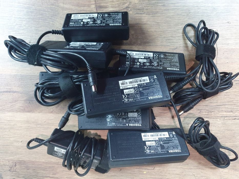 Зарядка зарядное блок питания живлення Toshiba 15v/3-5a 45-90w 6.3×3.0