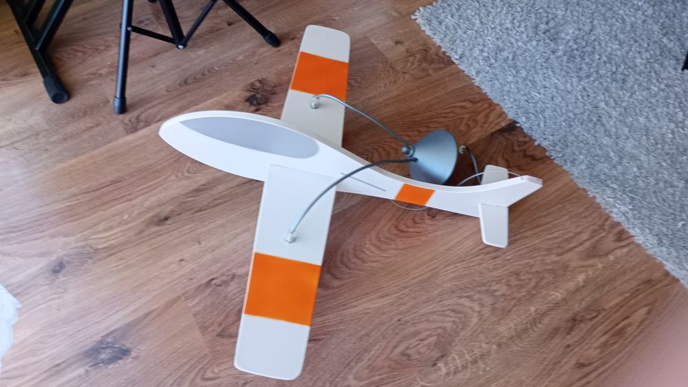 Żyrandol w kształcie samolotu