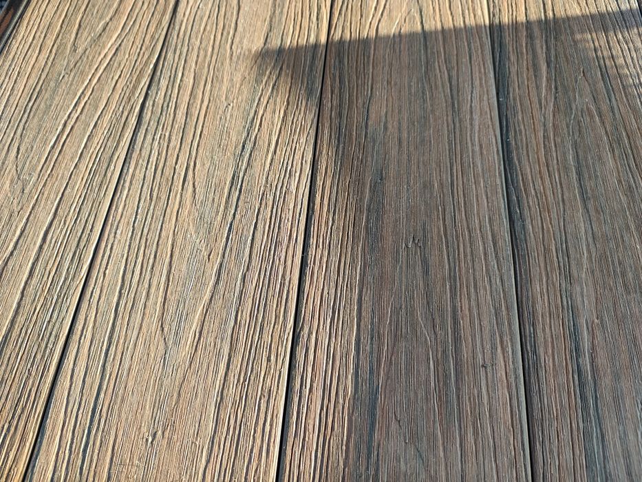 Solidny stół ogrodowy