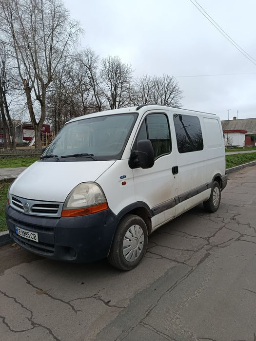 NiSAN interstar i