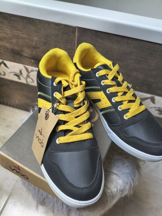 Buty sportowe na białej podeszwie rozmiar 38 nowe z metką