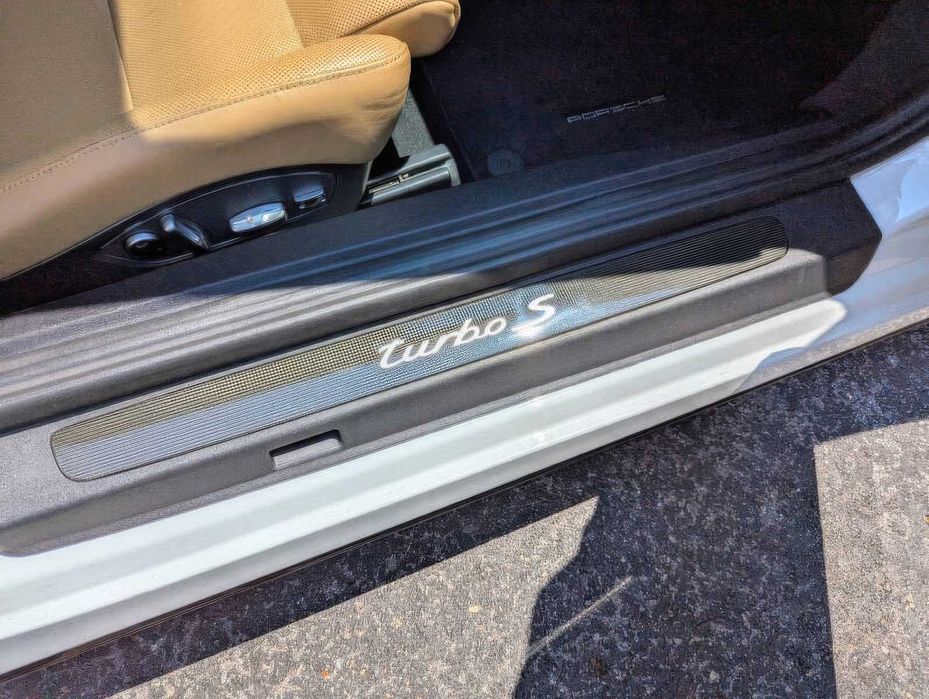 Porsche 911 Turbo S      2019