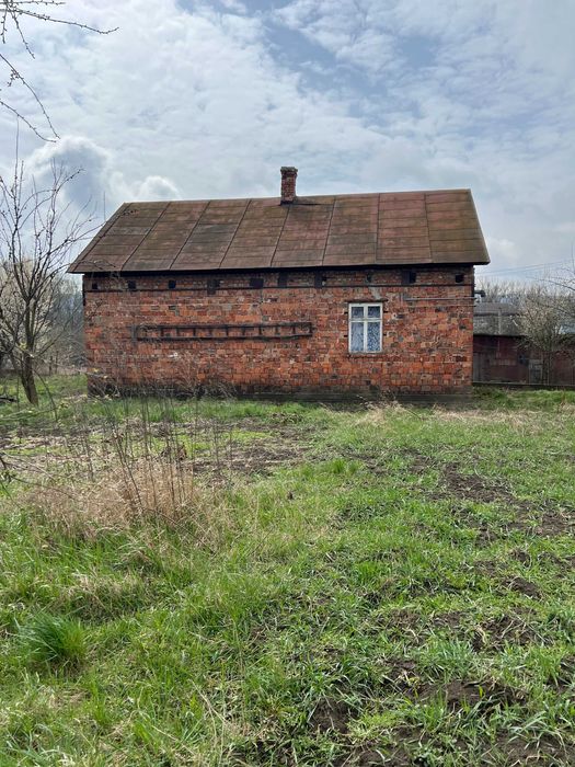 Продаж! Цегляний будинок біля МЕТРО + 10 сотих землі