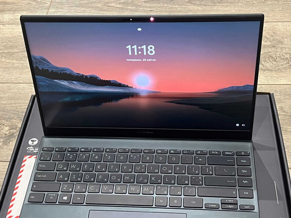 Продам ноутбук ASUS ZenBook 14 (i3-1115G4 / RAM 8 / SSD 512)