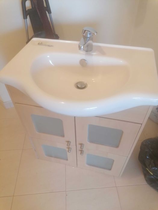 Vendo movel de casa de banho