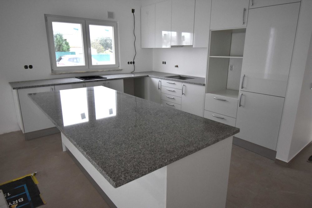 Moradia isolada com pisicna