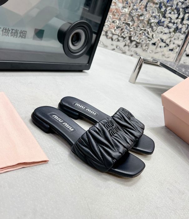 Нові. Новые шлепки .Новые. 40. Стелька 25,5 см.