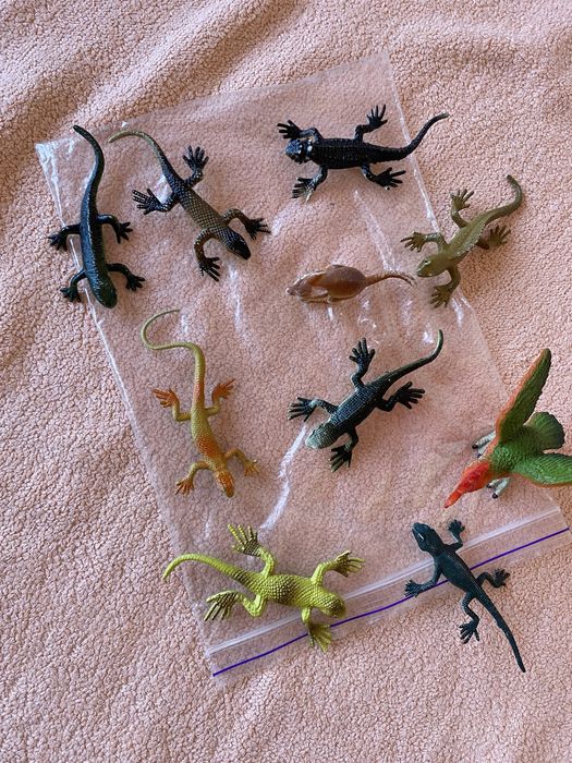 Набір іграшкових ящірок