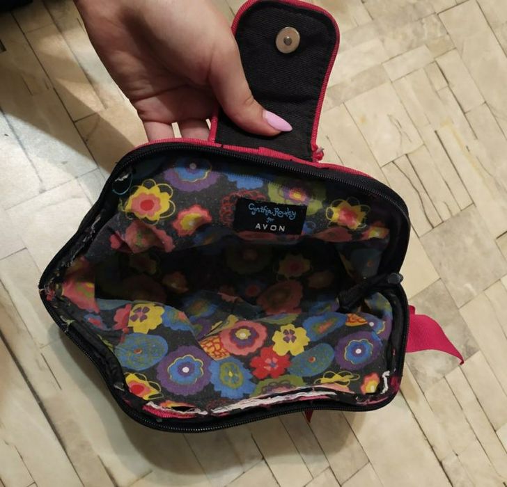 Косметичка від Avon