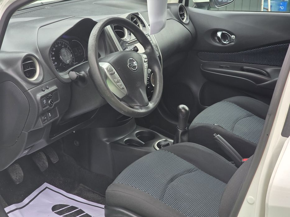 Nissan Note (branco pérola)