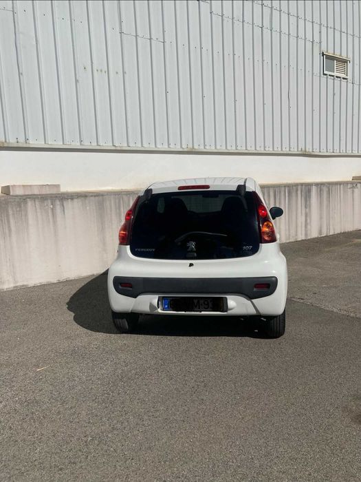 Peugeot 107 Automático 2014 – 5 portas – Gasolina – Manutenção completa