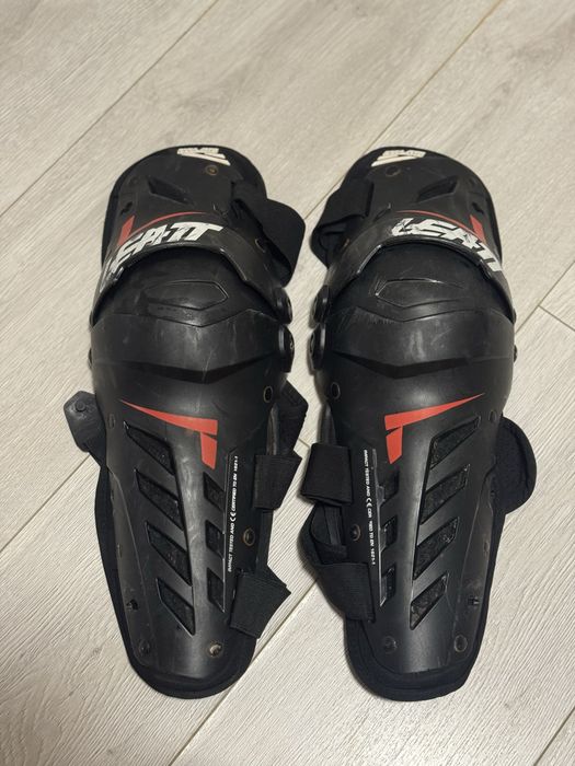 Мотонаколінники Leatt Dual Axis