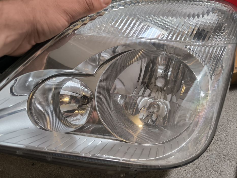 Sprinter Farol esquerdo 75€