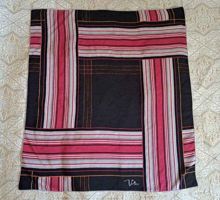 Платок silk, не polyester.  Швейцарія.