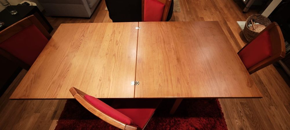 Mesa Quadrada em Madeira Maciça Extensível com 4 Cadeiras