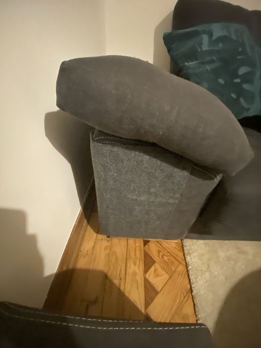 Sofá 2 Lugares + Chaise Longue + 2 Puffs - 100€