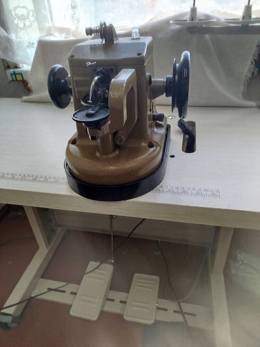 Продам промислову скорняжну машинку.