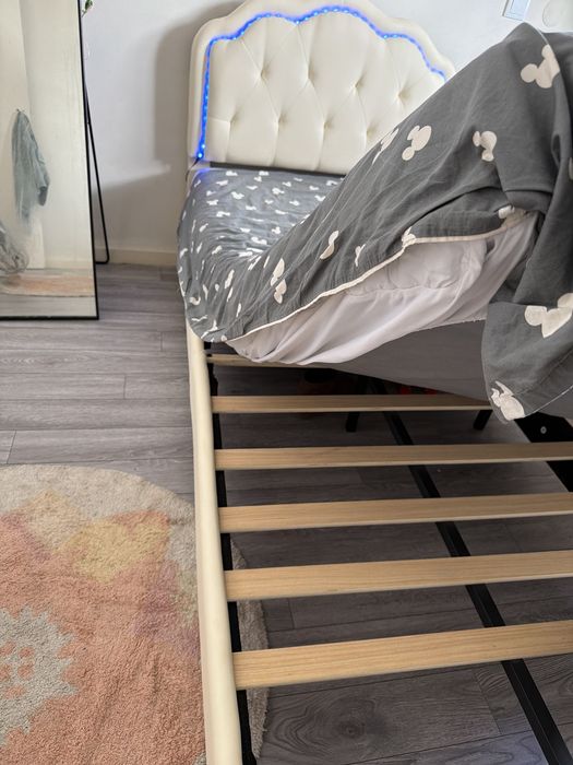 Cama solteito para menina com led nova com colchão