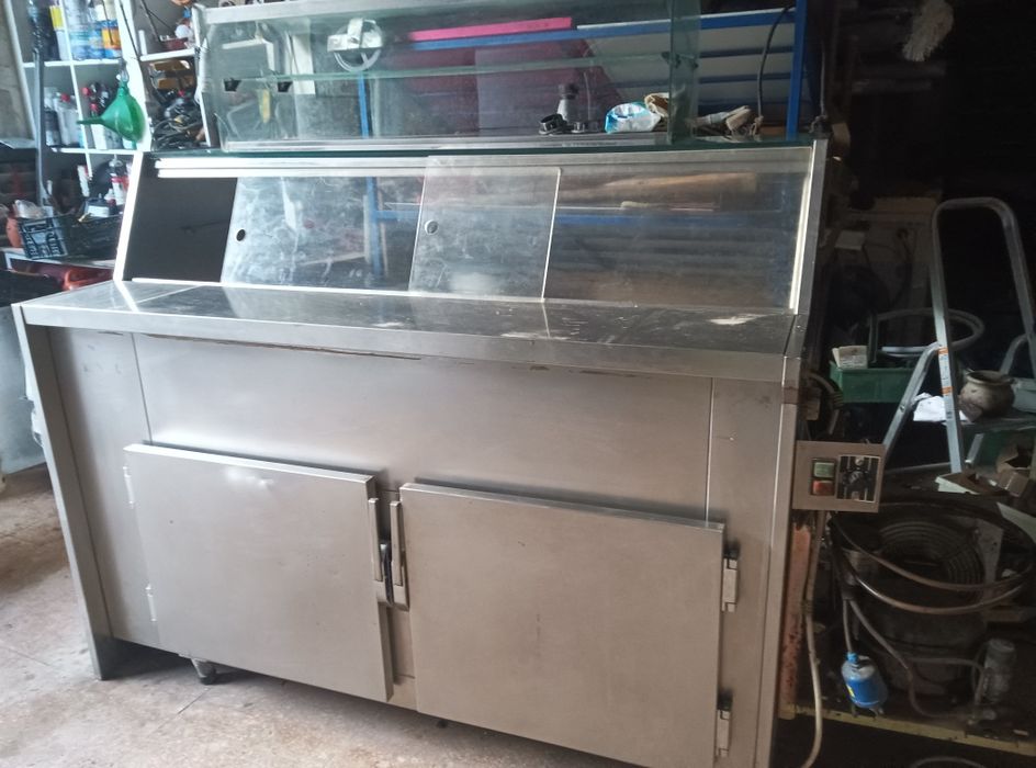 Vendo um balcão/vitrina para restauração