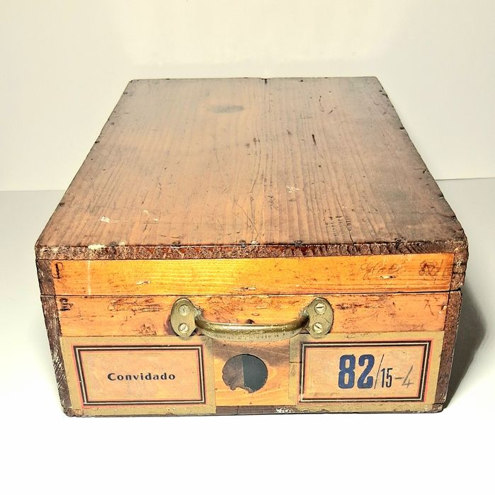 Caixa de retrosaria antiga
