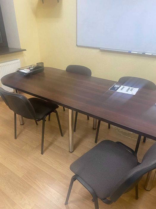 офісні меблі ,комп'ютери,дисплеї