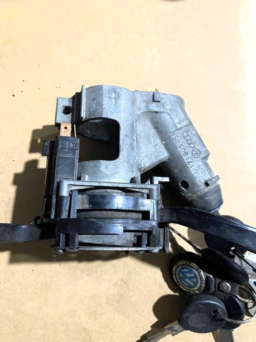 Замок запалювання Audi 80 90 Volkswagen Golf I II Jetta T1 T2 T3 Caddy