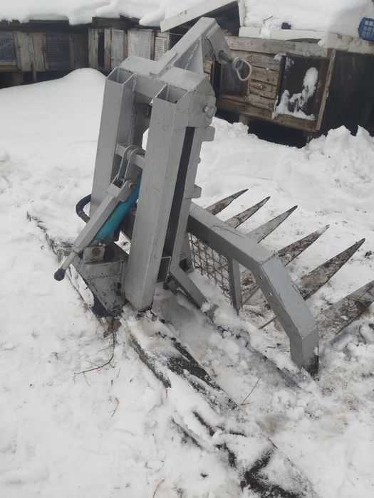 Продам погрузчик, розкидач, на навісне