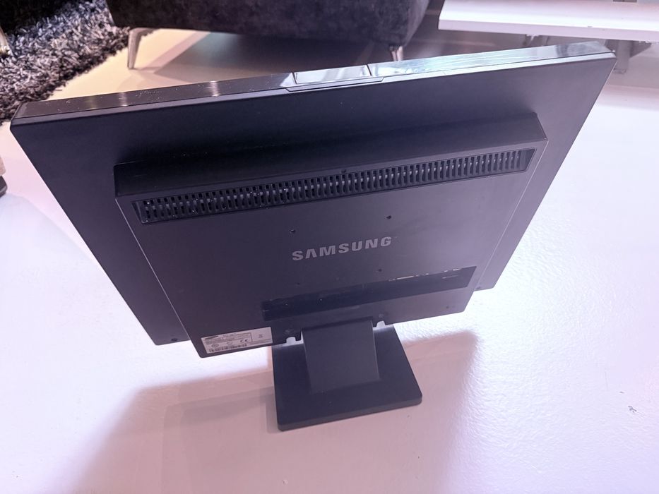 Monitor samsung 225U 22” para peças