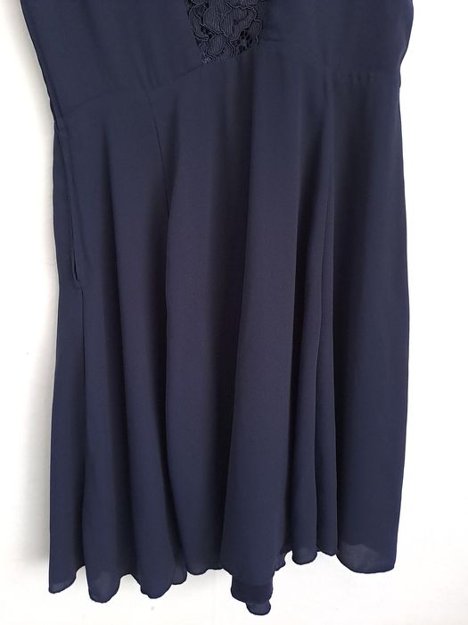 Sukienka wizytowa midi granatowa z koronką