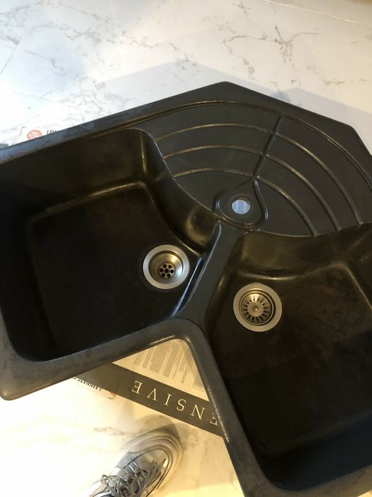 Продається гранітна мийка для кухні. .